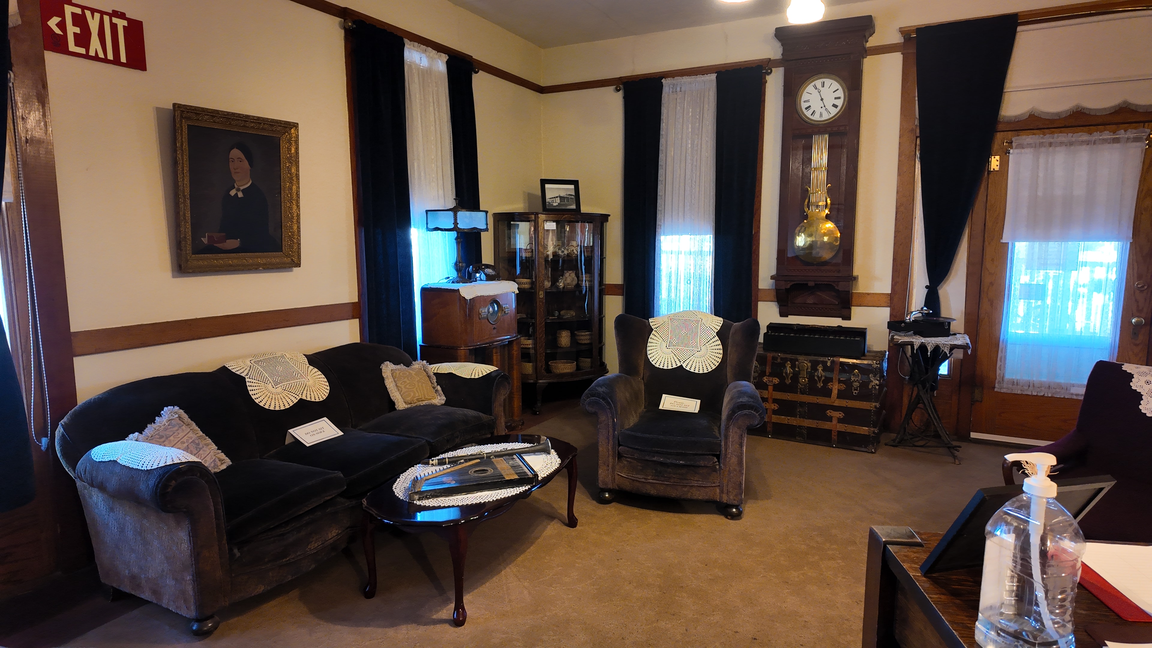 Bonelli House interior photo 7